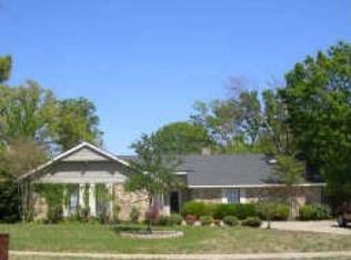 2808 N Creekwood Dr, Grapevine, TX 76051