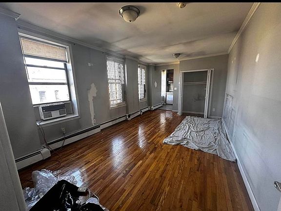 3rd image of 211 W 146th St #61D
