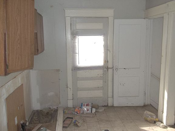5th image of 2810 Monroe Ave