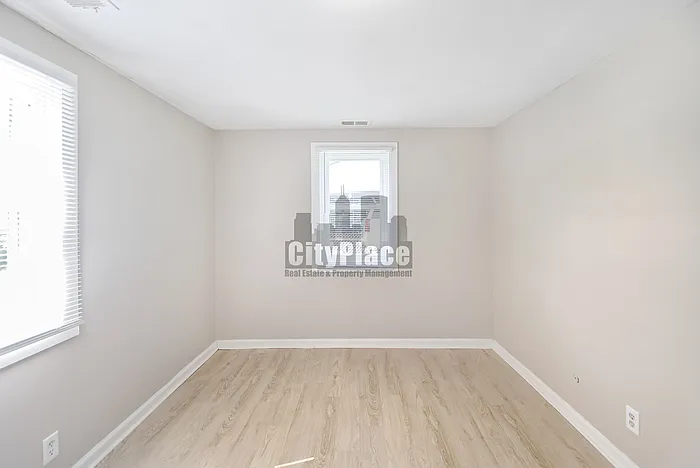 1822 S Chester Ave — Photo 17