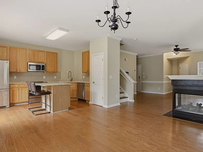 3930 Fountain Village Cir — Photo 9