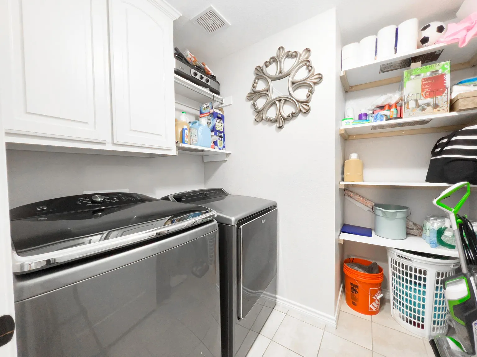 4 bed, 2837 sqft, $3,250 — Photo 4