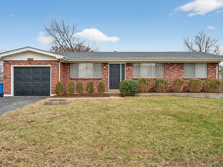 1553 Cove Ln — Photo 1