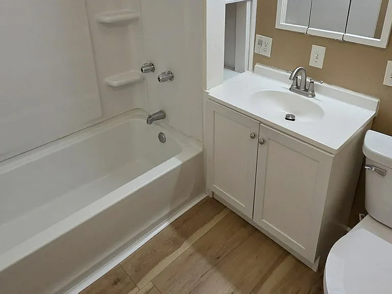 103 E Vermont St — Photo 9