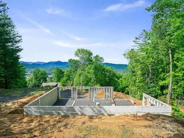 251 Sunrise Ln, Burnsville, NC 28714