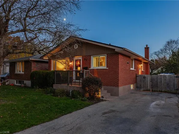 97 1st Ave, Cambridge, ON N1S 2B4