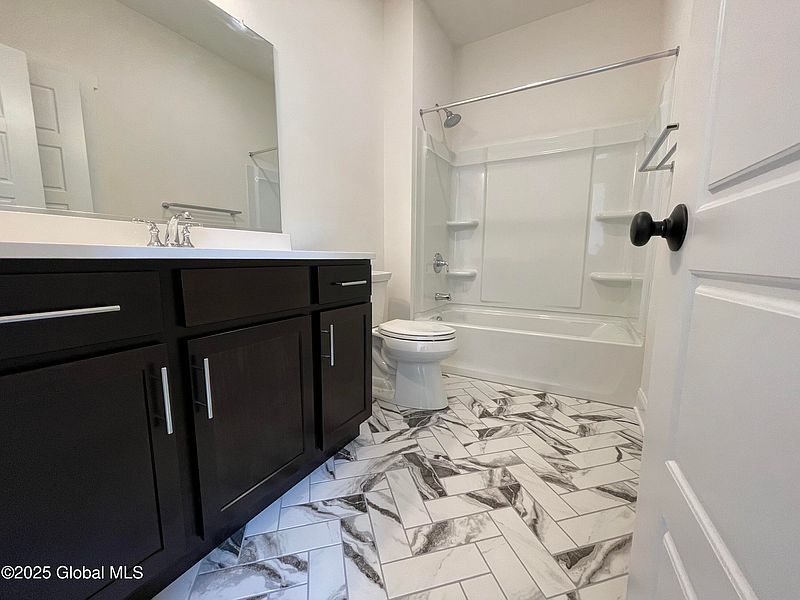 4th image of 10 Avalon Way
