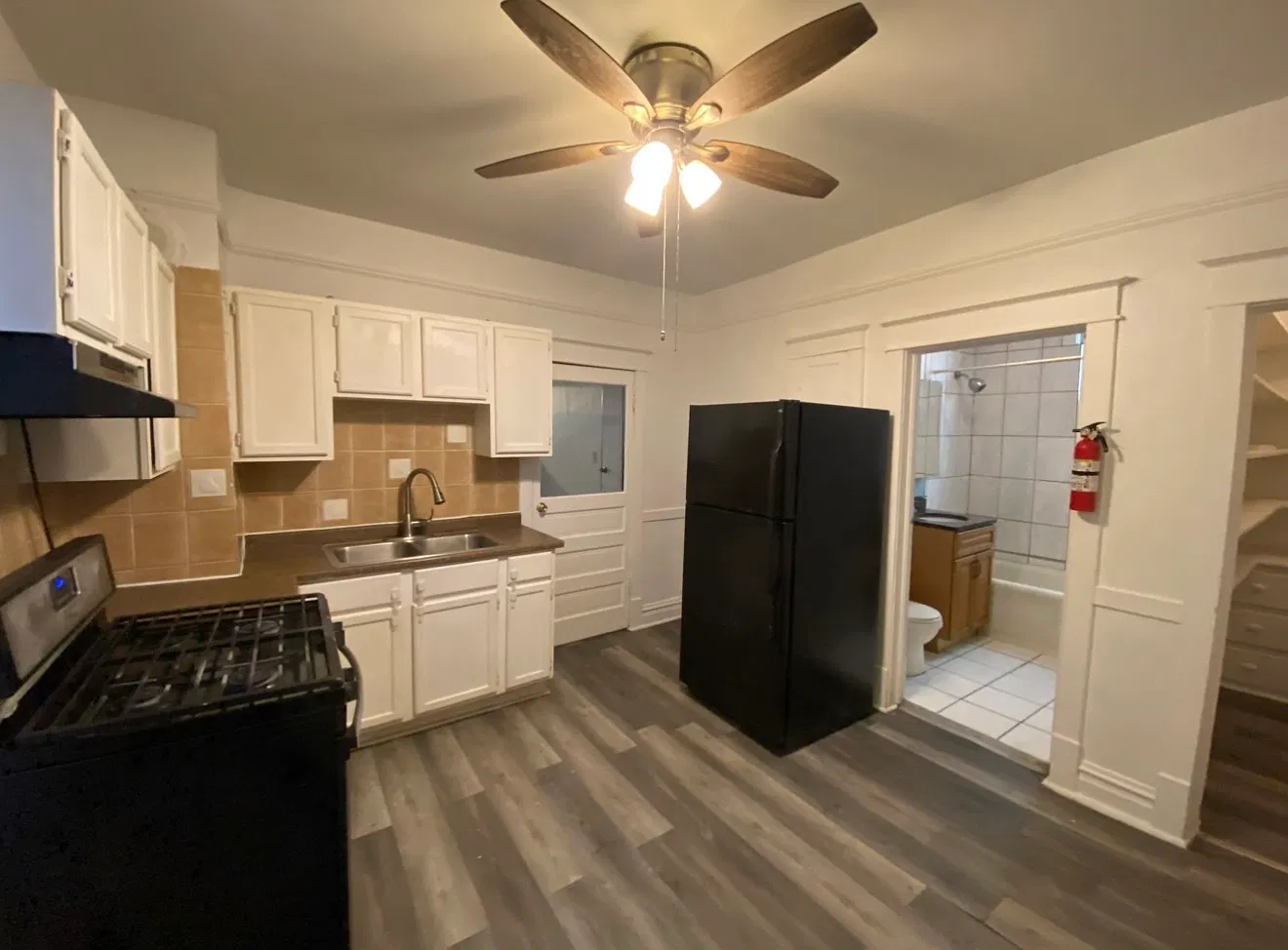 3 bed, 1000 sqft, $1,600 — Photo 4