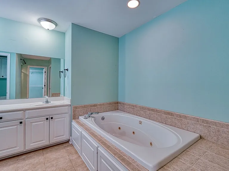 210 Rivermill Ct — Photo 21