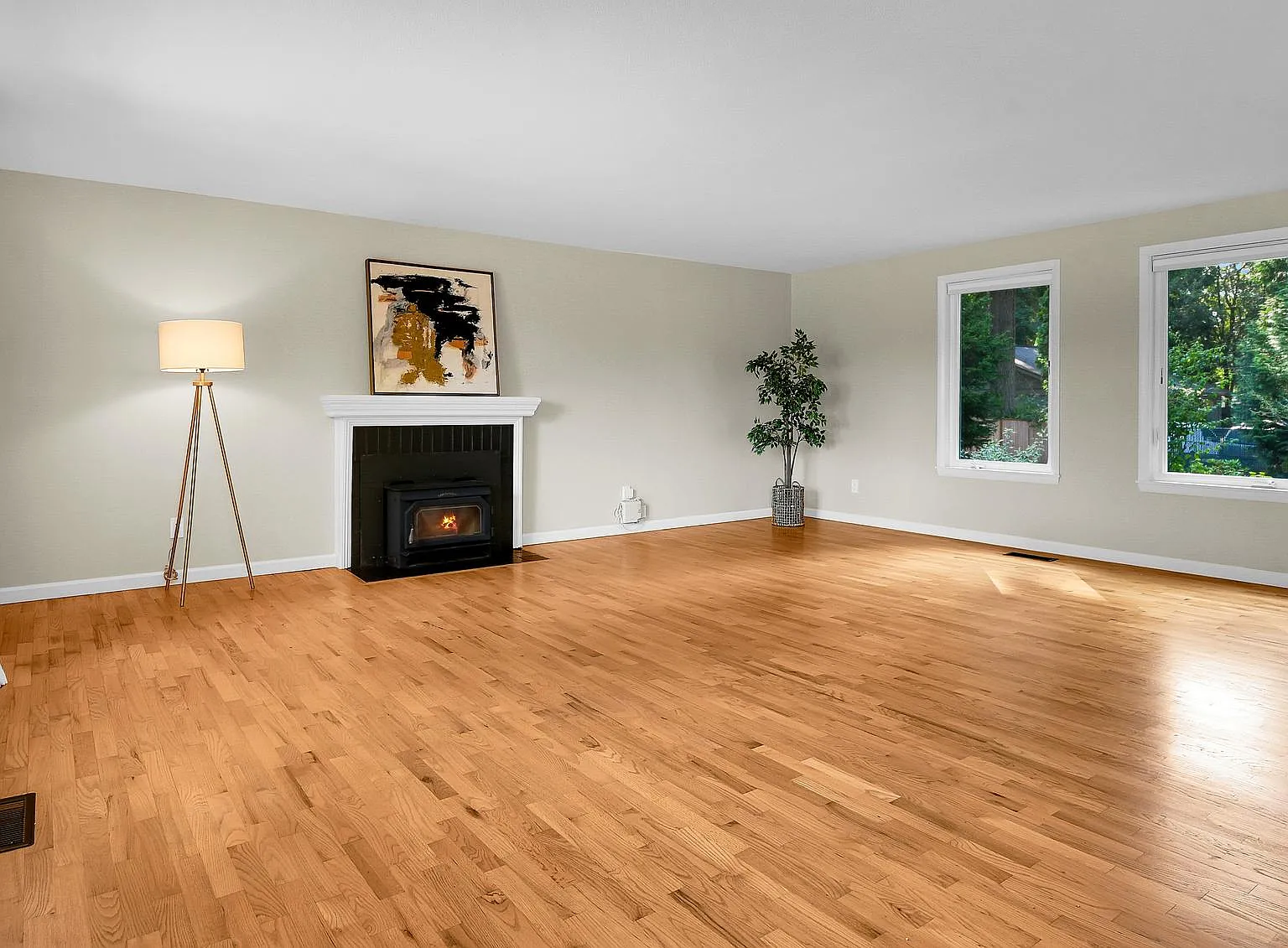 4 bed, 1.5 bath, 2180 sqft, $5,250 — Photo 2