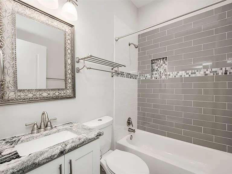811 Gunter St #B — Photo 18