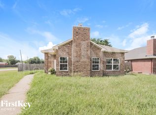 1633 Mockingbird Ln, Desoto, TX 75115