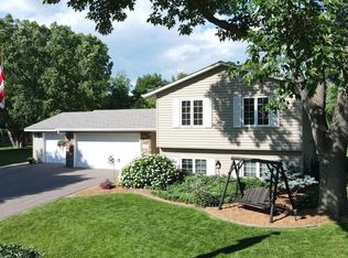 9206 Lanewood Ct, Osseo, MN 55369