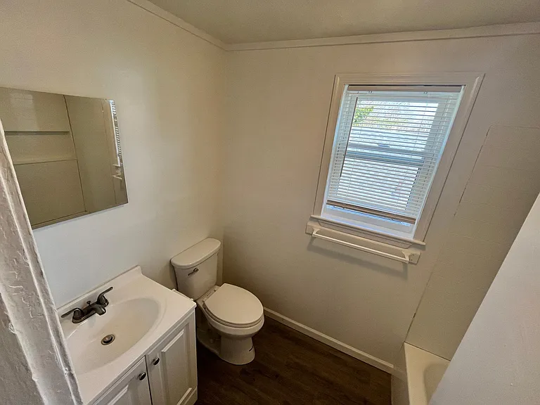 21 Chamberlin Ave W #B — Photo 13