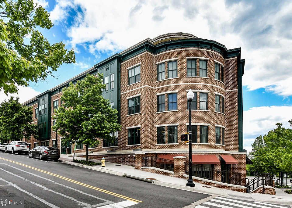 1st image of 2101 N Monroe St APT 106