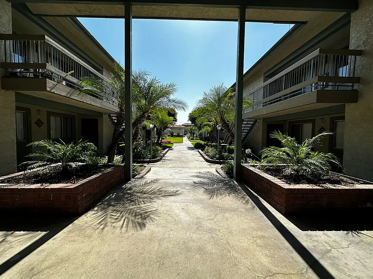 Las Mariposas Apartments — Photo 7