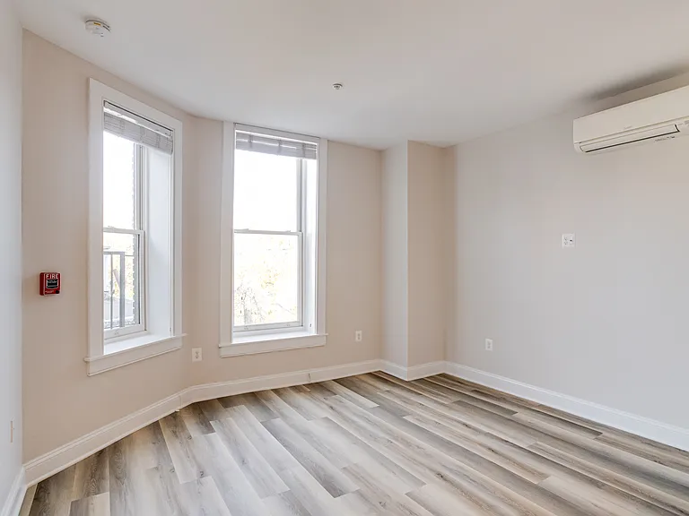 847 Park Ave #4 — Photo 5