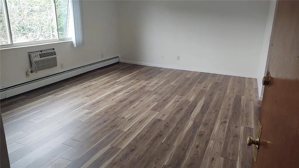 2 bed, 1.0 bath, 1000 sqft, $2,000 — Photo 2