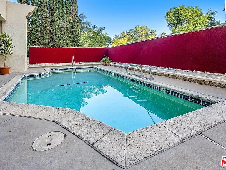 10751 Wilshire Blvd #909 — Photo 14