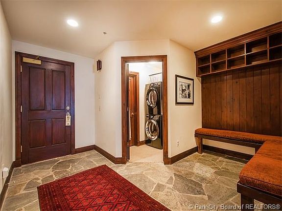 4th image of 2100 Deer Valley Dr S #403