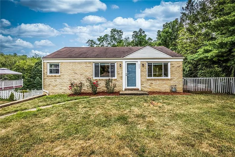 225 Coral Dr photo 1