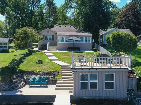 23790 S Shore Dr, Edwardsburg, MI 49112