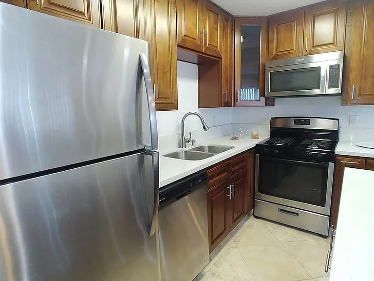 Five Star Suites — Photo 182