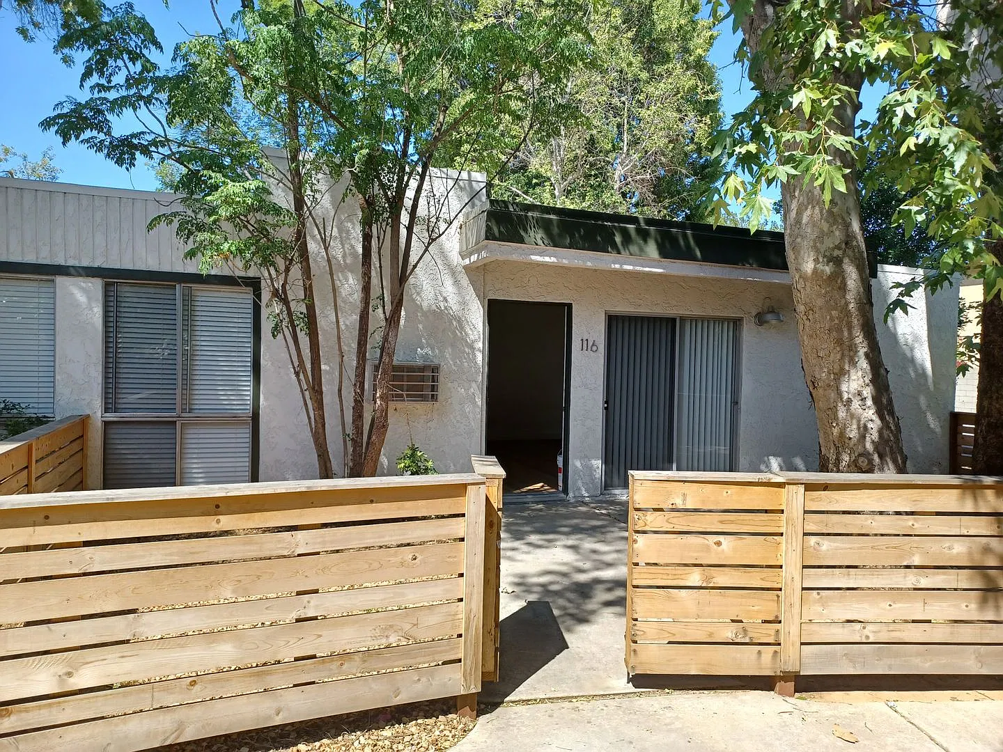 Individual Bungalows: All 1 Bedroom/ 1 Bath Units All With Large Private Yards. — Photo 1