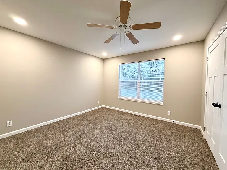 511 Glenstone Springs Dr — Photo 34
