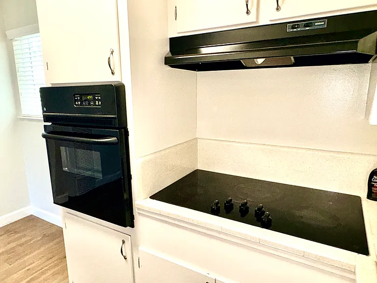 655 Mariposa Ave #9 — Photo 7