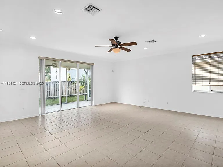 1663 E Harmony Lake Cir — Photo 10