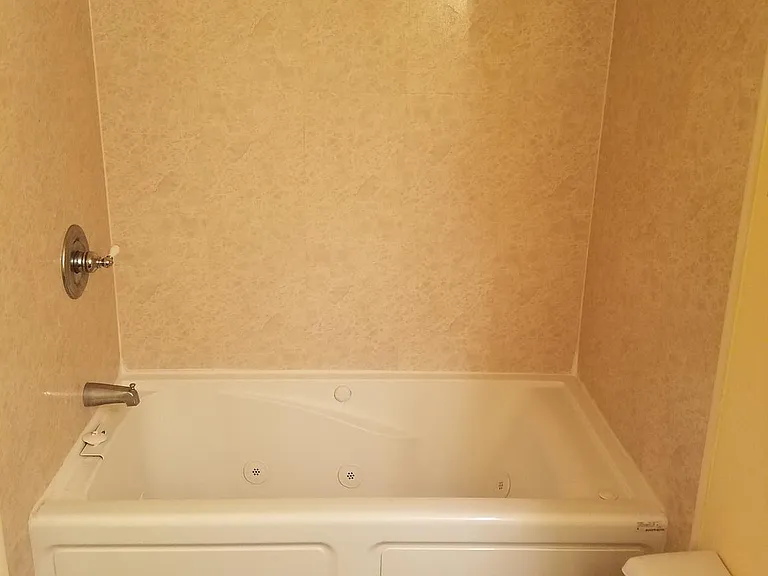 134 Roberts Ln #402 — Photo 13