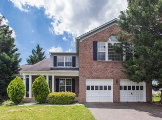 6025 Woodlake Ln, Alexandria, VA 22315