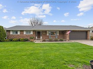 98 Riverbend Blvd, Saint Albans, WV 25177