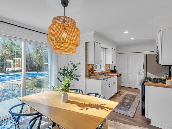 5th image of 423 Cedar Drive