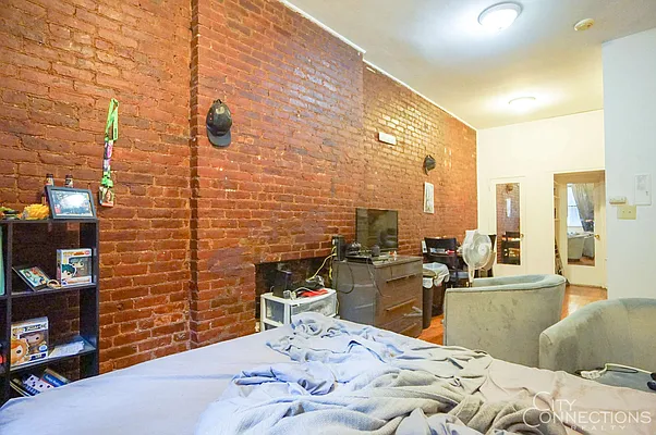 Rented by City Connections Realty | media 6