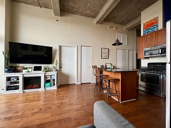 5th image of 320 E 21st St Unit 709