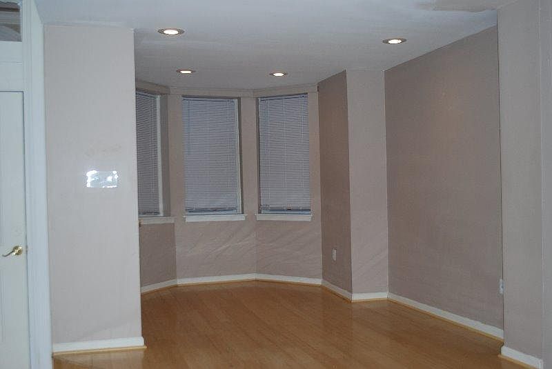 1st Fl Bay Window