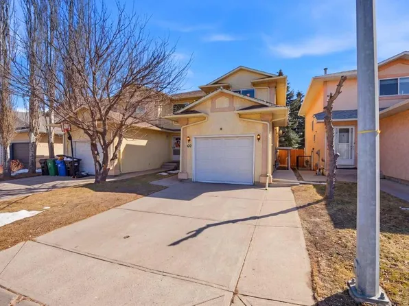80 W Martinglen Way NE, Calgary, AB T3J 3J1