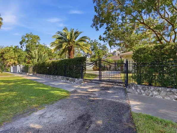 810 S West Shore Blvd, Tampa, FL 33609