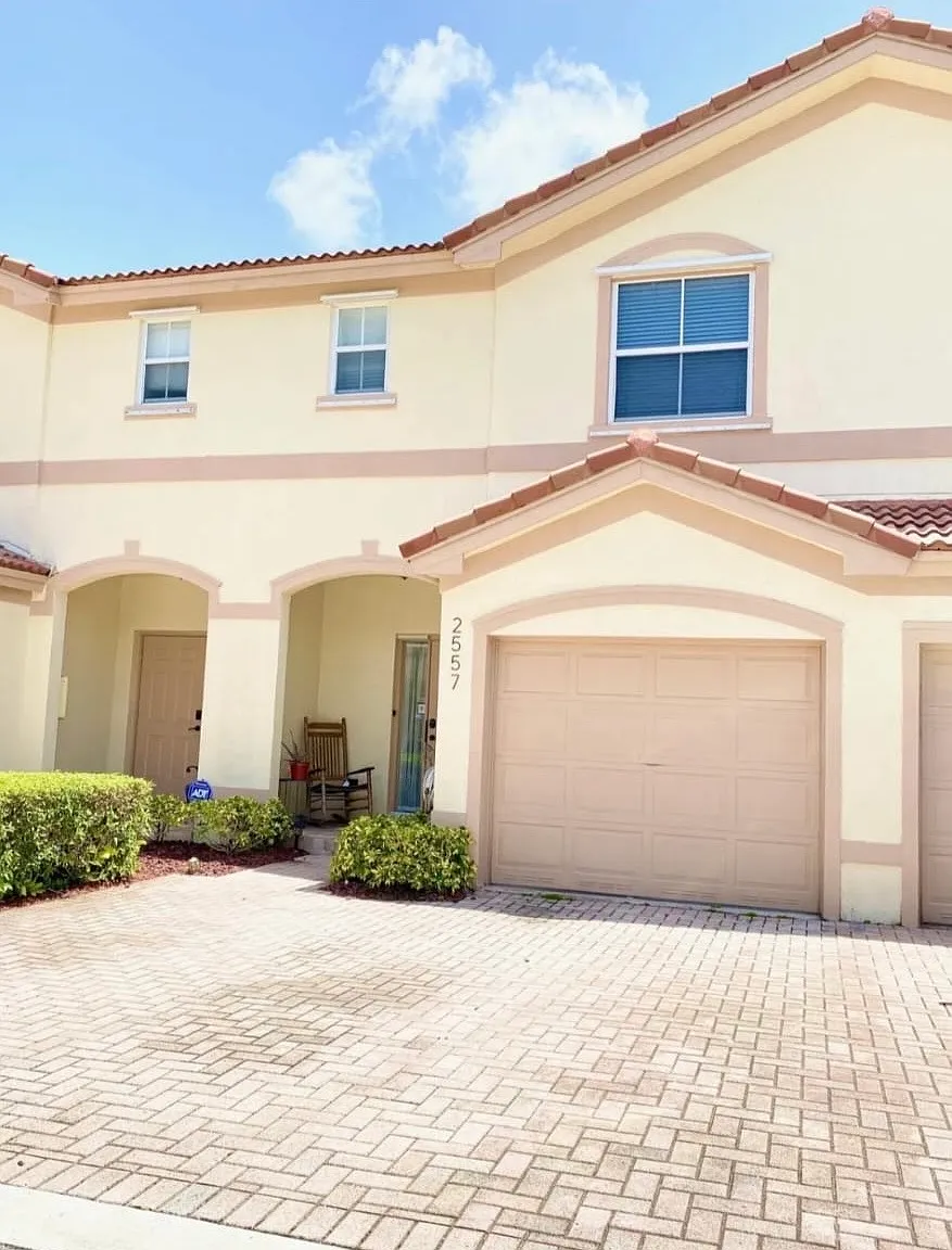3 bed, 2.5 bath, 1400 sqft, $3,100 — Photo 1