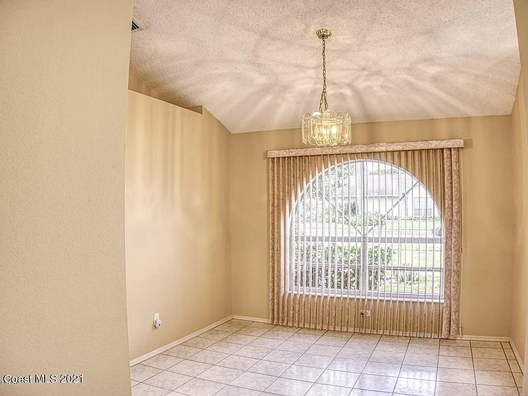 805 Crossbow Dr — Photo 4