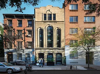 Rented by Warburg