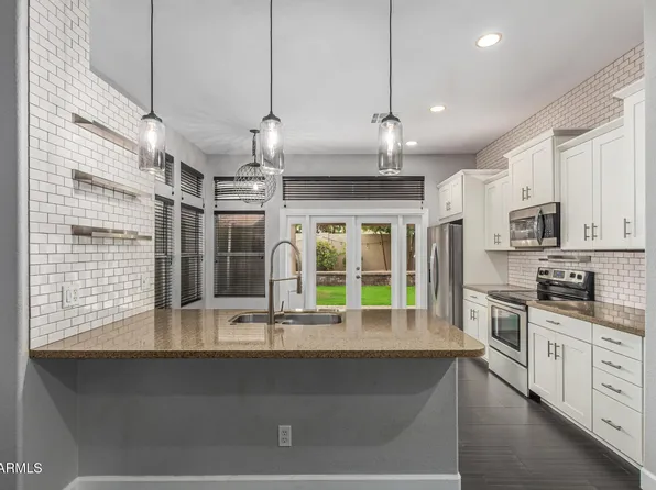 3160 S LAGUNA Drive, Chandler, AZ 85248