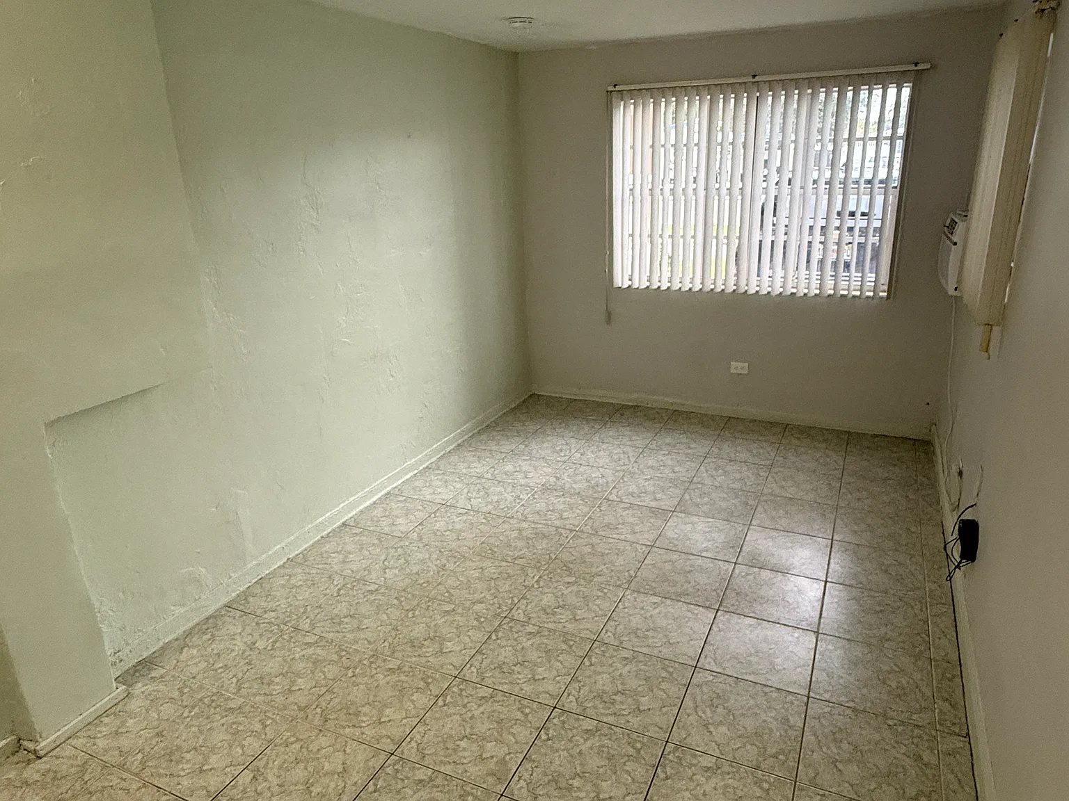 Studio, 300 sqft, $1,300 — Photo 3