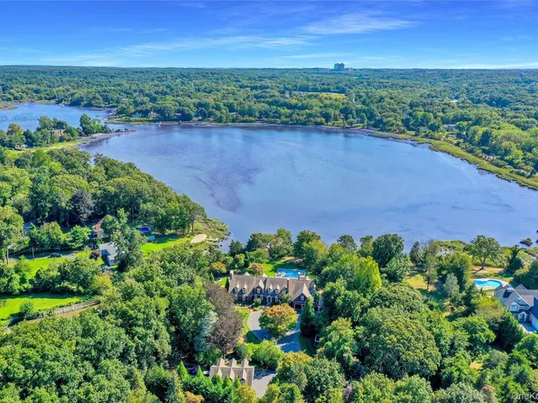 63 Dyke Road, Setauket, NY 11733