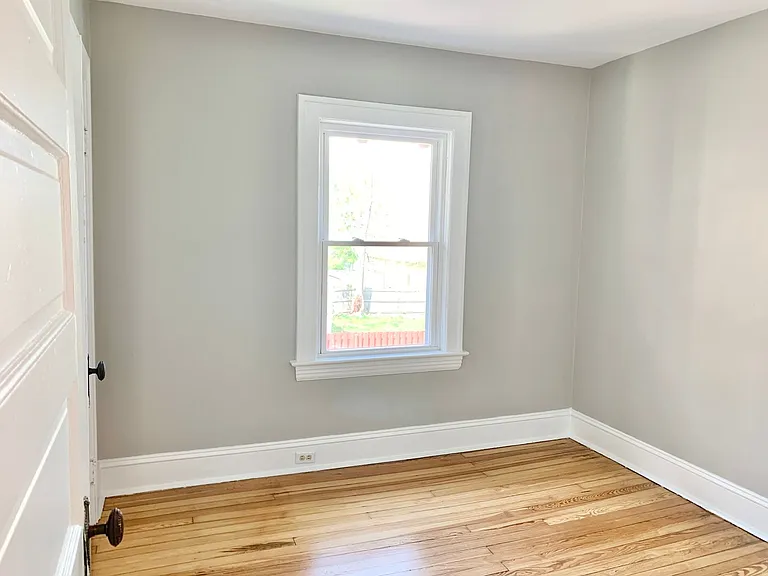 1533-1535 Mars Ave — Photo 10