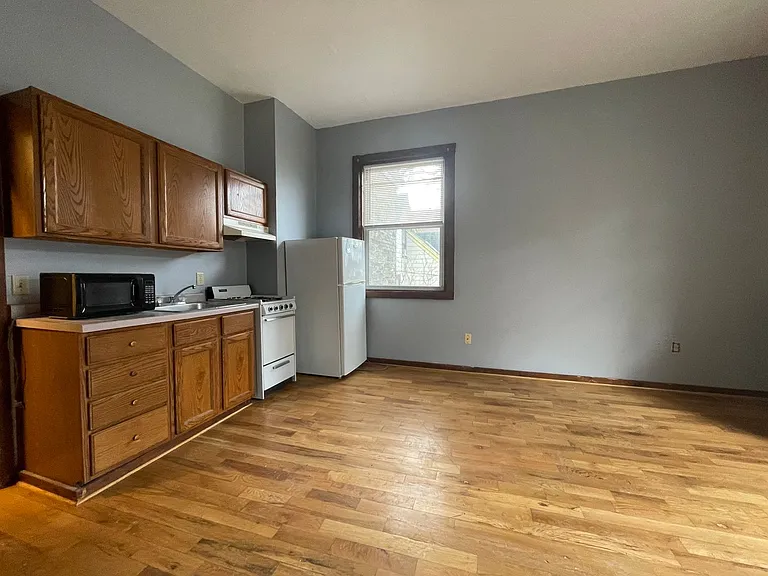 1604 E Kane Pl — Photo 2