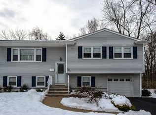 121 Valley Brook Ct, Middlesex, NJ 08846