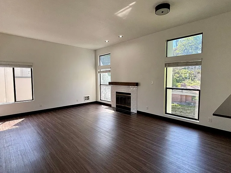 2410 Dexter Ave N #301 — Photo 11